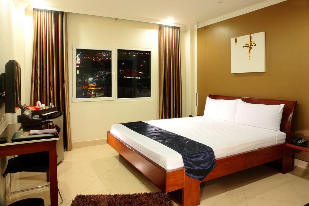 Queens Hotel Angeles City Exteriör bild