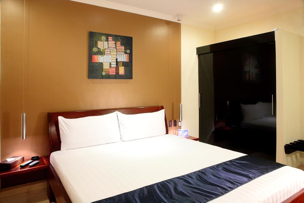 Queens Hotel Angeles City Rum bild