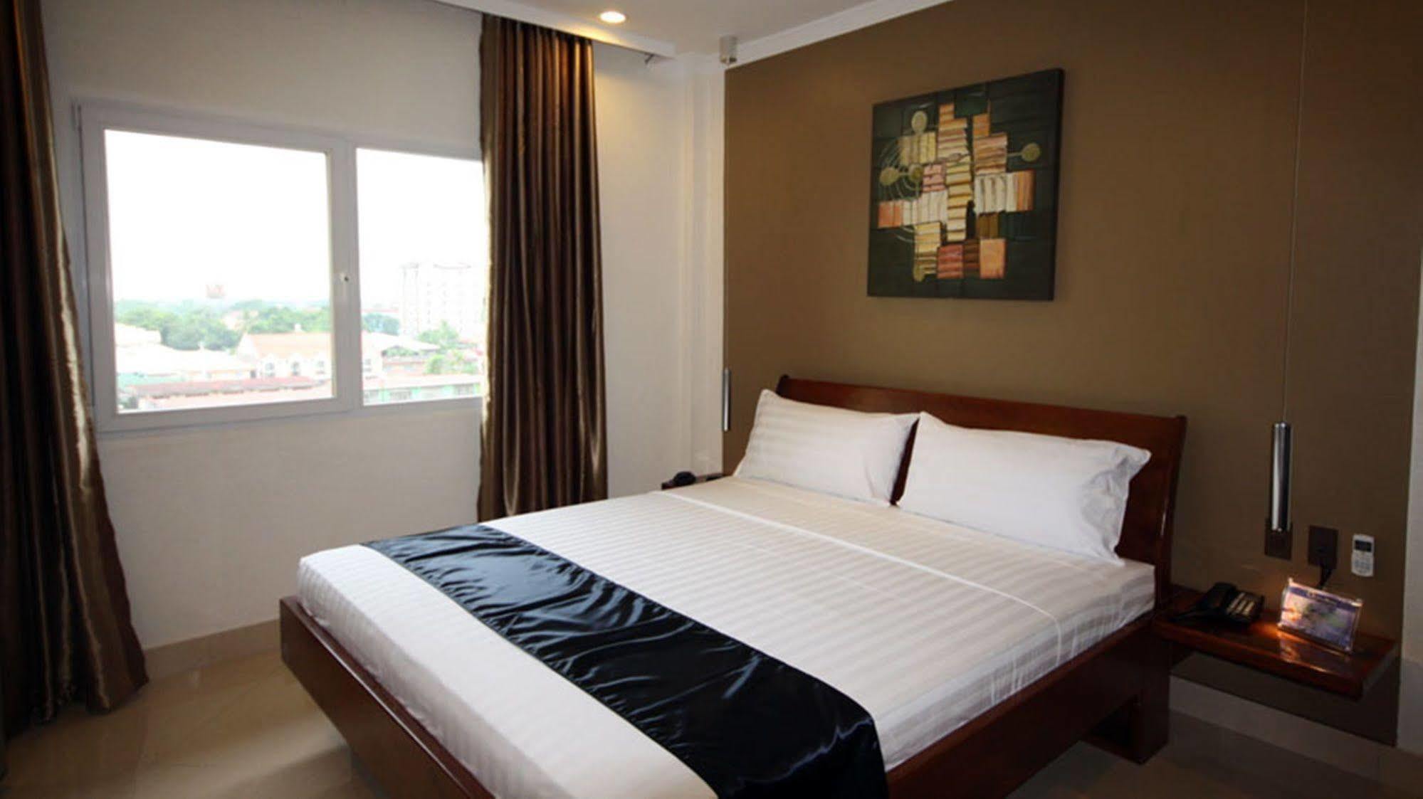 Queens Hotel Angeles City Exteriör bild