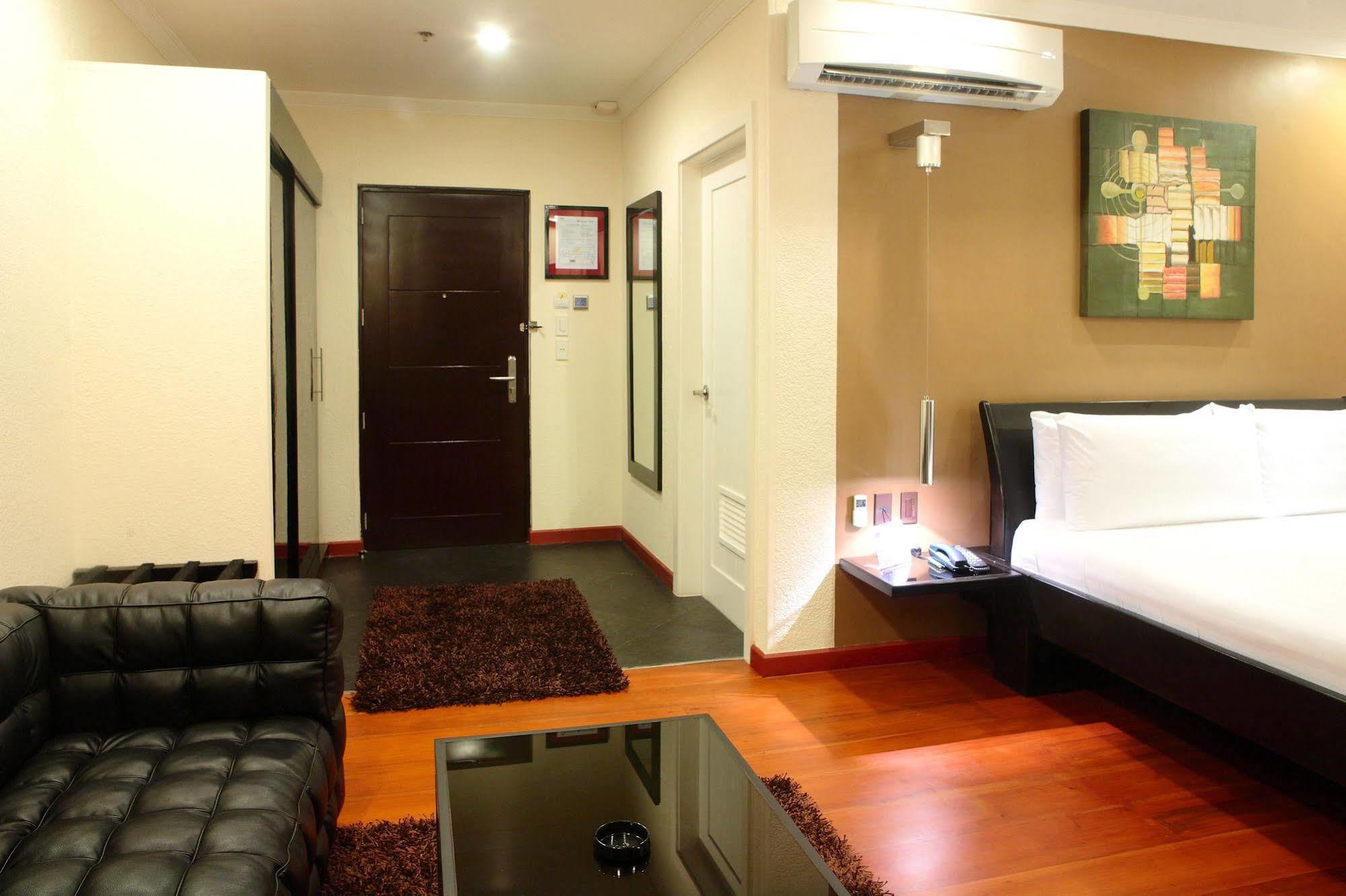 Queens Hotel Angeles City Exteriör bild