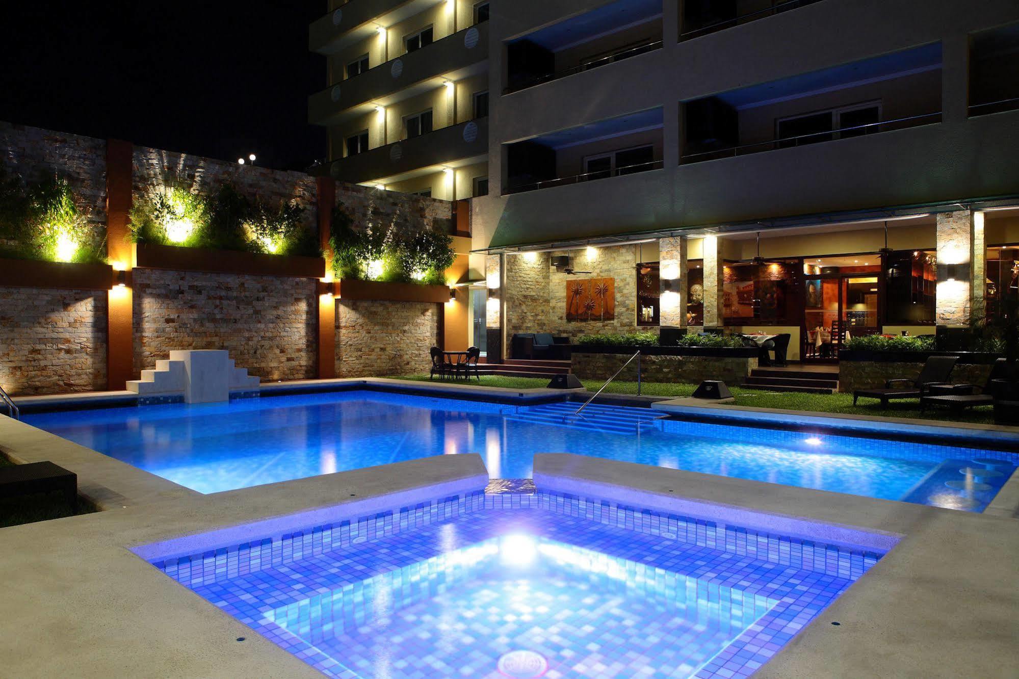 Queens Hotel Angeles City Exteriör bild